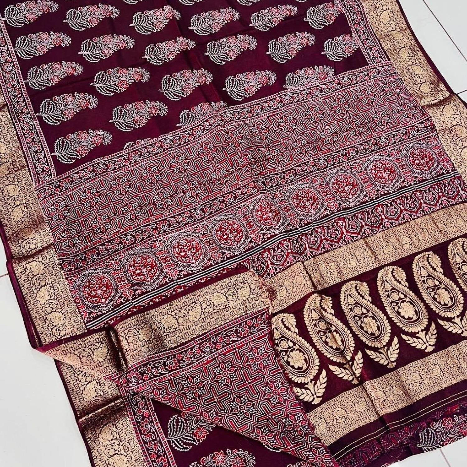 AJRAKH DOLA SILK SAREE (WINE) WITH NAKSHI ZARI PALLU