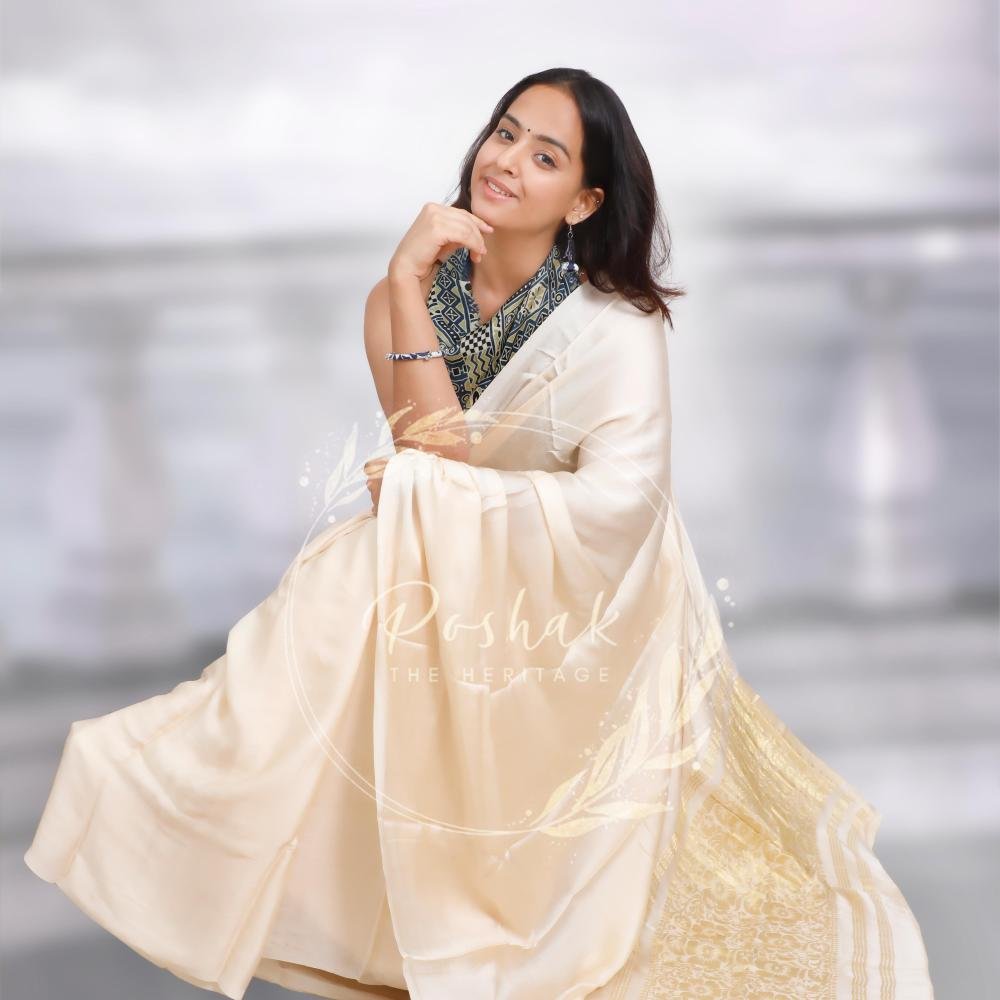 Plain Modal Silk Saree (White) With Nakshi Pallu And Ajrakh Blouse