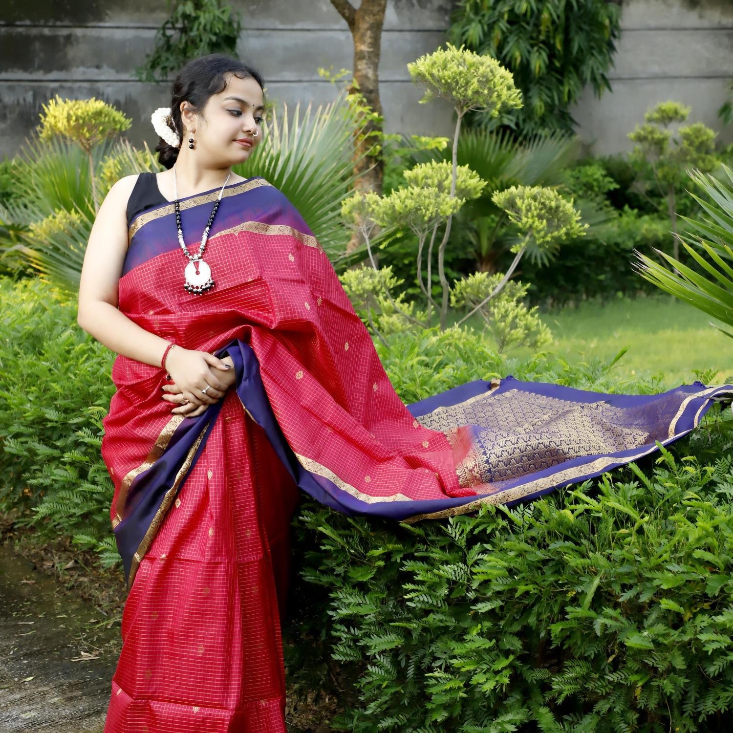 Handwoven Kanchipuram Silk Saree – Purple-Pink Base with Dark Blue Price