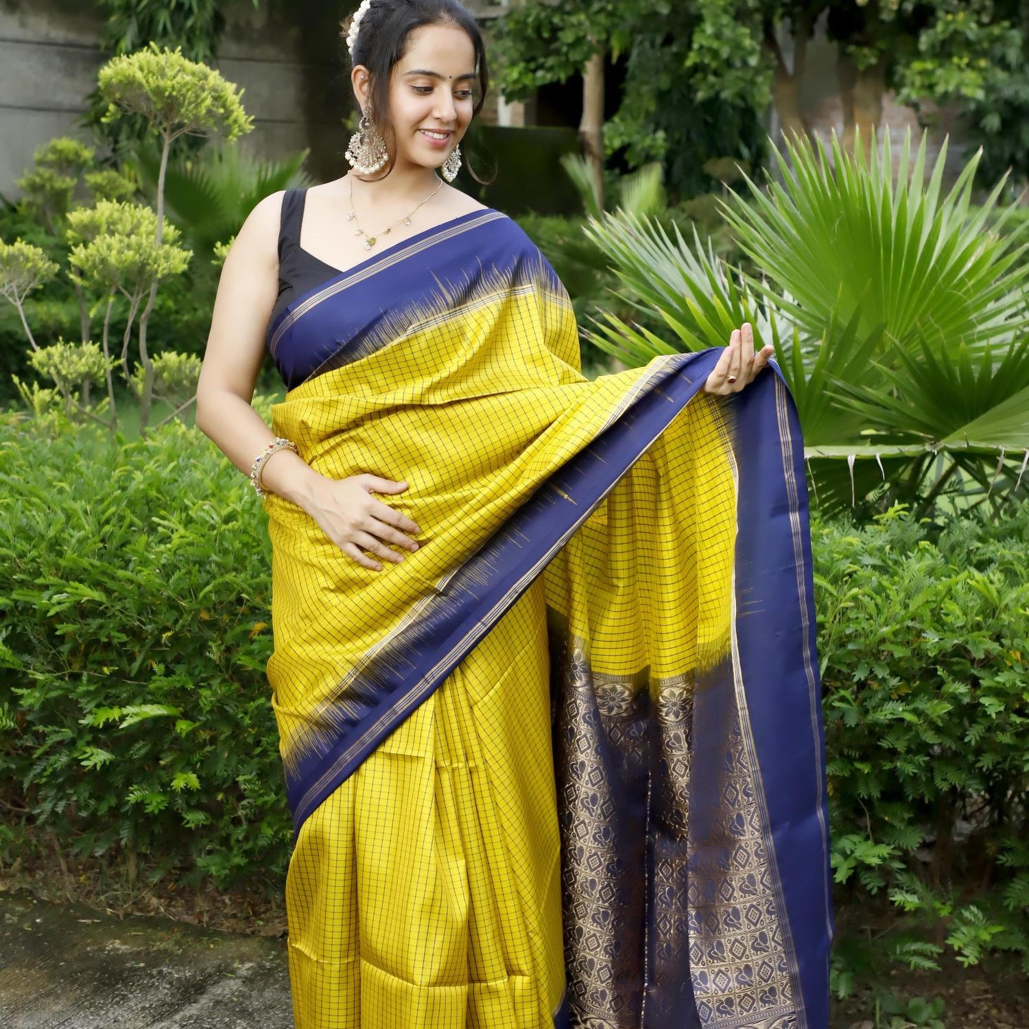 Handwoven Kanchipuram Silk Saree – Yellow Base with Dark Blue