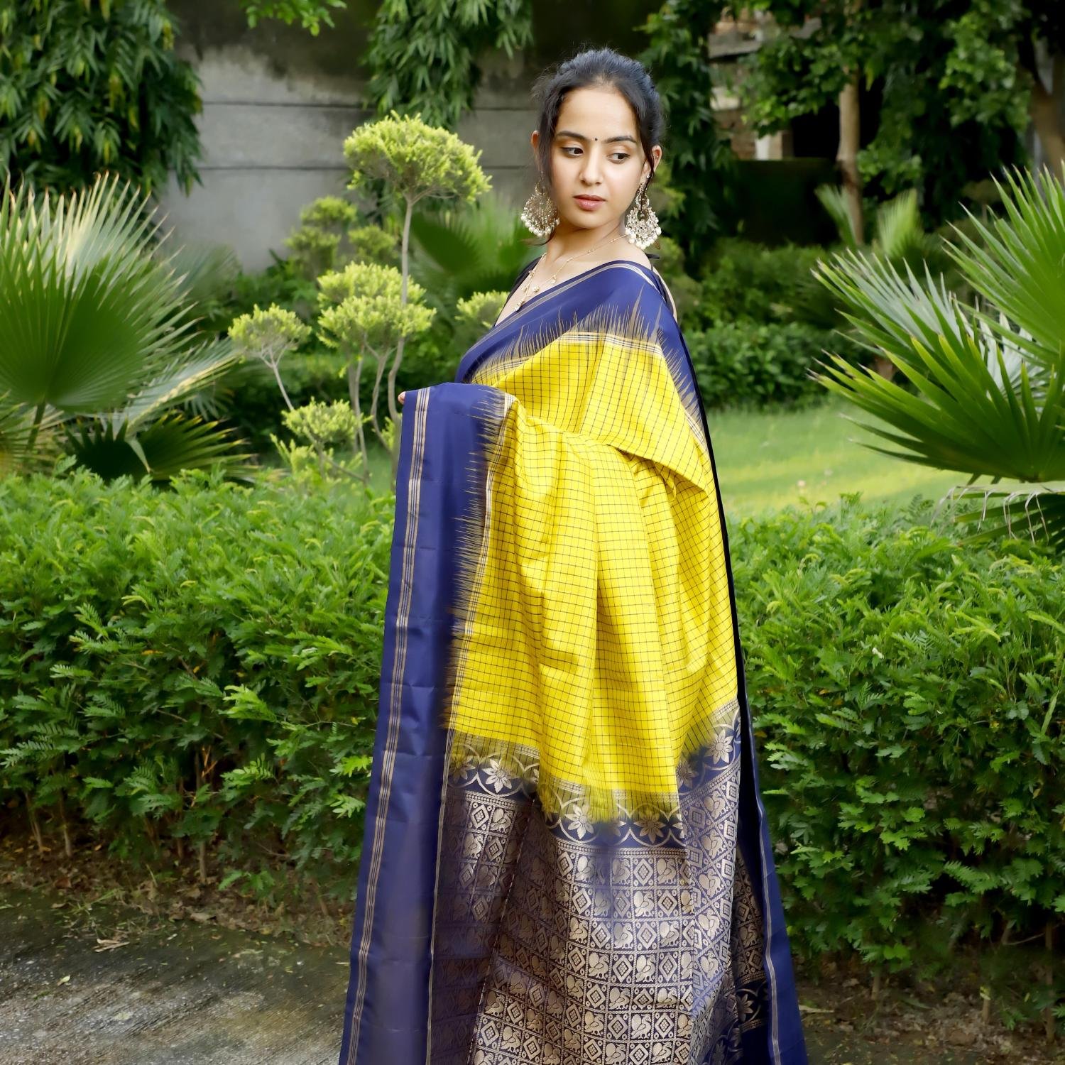 Handwoven Kanchipuram Silk Saree – Yellow Base with Dark Blue