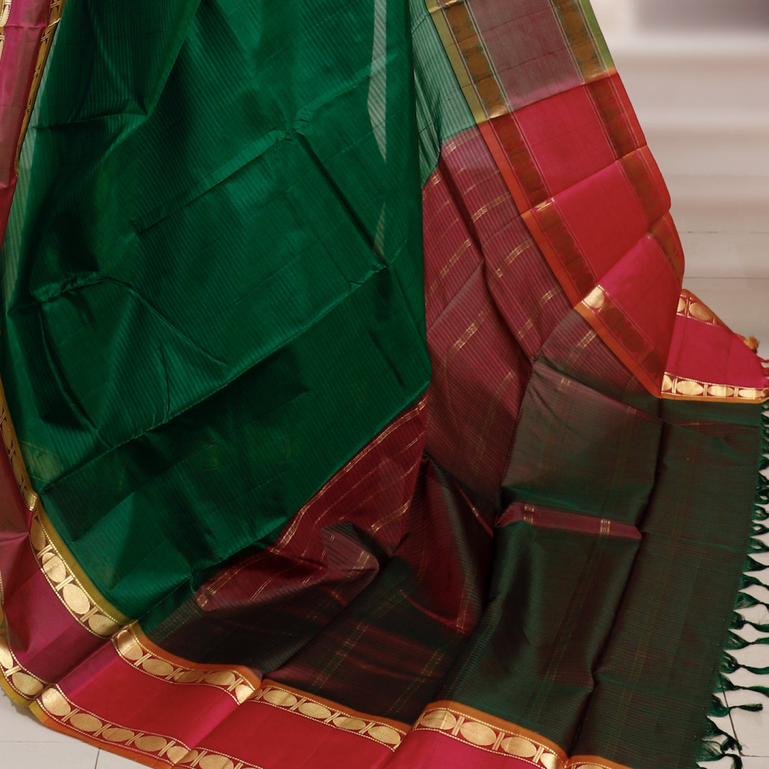 Handwoven Kanchipuram Mulberry Silk Saree with Dark Pink- Dark Green Dual Tone& Golden Zari Border